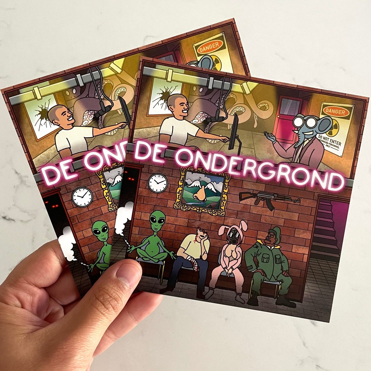 De Ondergrond Shirt Zwart + Stickers